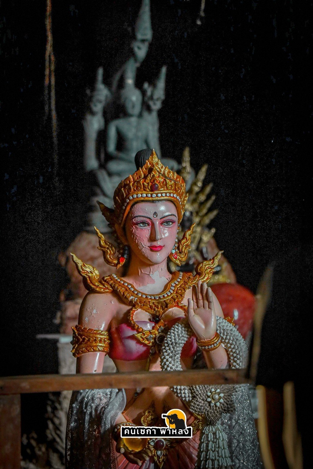 รูปปั้นบริเวณเส้นทางถ้ำนาคี